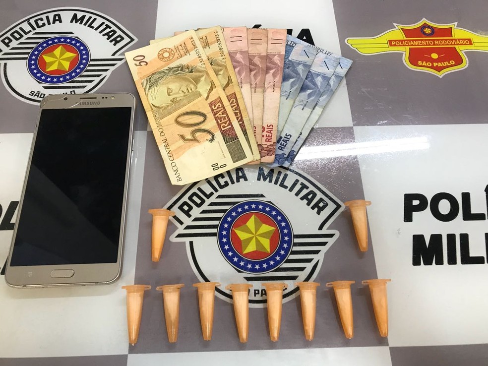 Suspeito de trÃ¡fico de drogas Ã© preso em Itapetininga (Foto: DivulgaÃ§Ã£o/PolÃ­cia RodoviÃ¡ria)