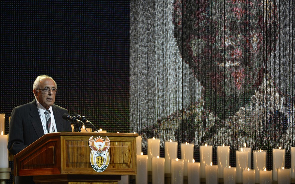 Presidente sul-africano não vai ao funeral do herói 