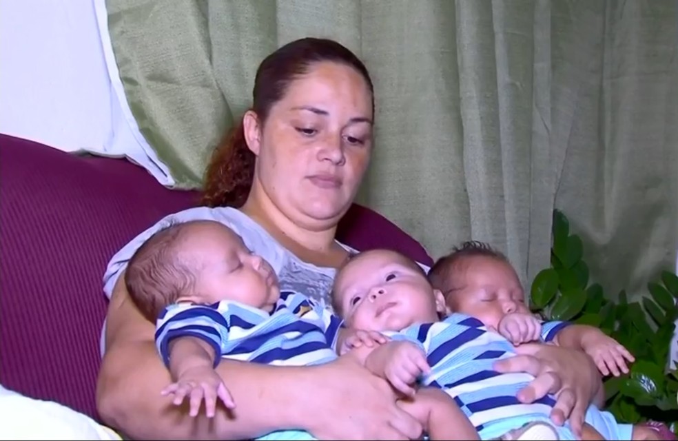 Ana Paula Faria com os três filhos; imagem foi feita em 2016 — Foto: Reprodução/TV TEM 