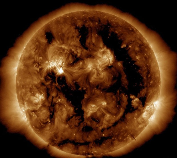 Imagem do Sol feita pelo Observatório de Dinâmica Solar (SDO, na sigla em inglês) da Nasa (Foto: AFP/SDO/AIA)