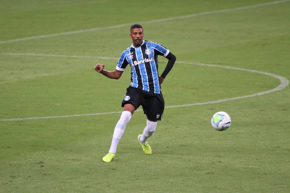 Grêmio retoma confiança em Jean Pyerre, mas promete nova avaliação ao meia