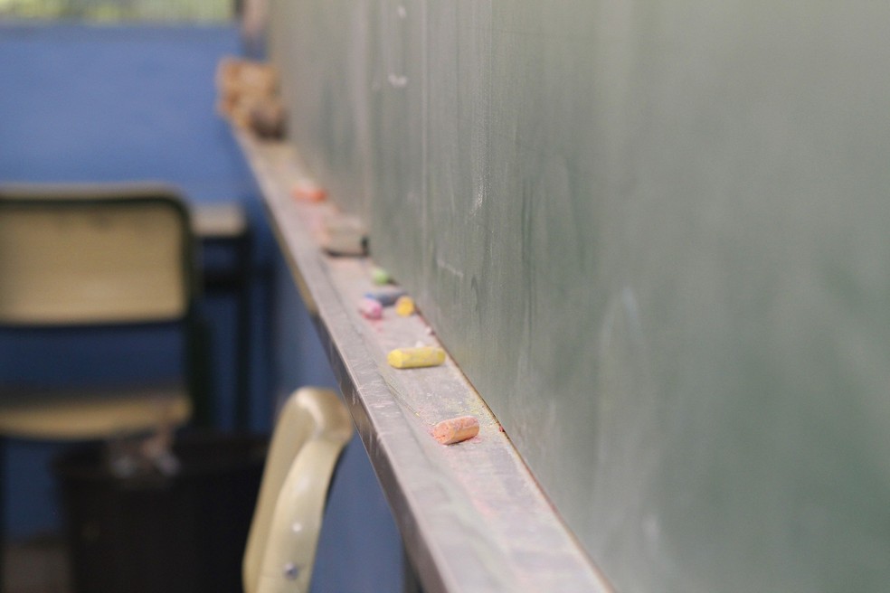 Lousa com giz em sala de aula. — Foto: Marcos Santos/USP Imagens