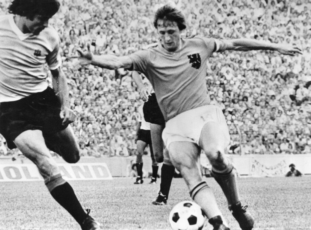 Johan Cruyff jogando pela Holanda na Copa de 1974 (Foto: Getty Images)