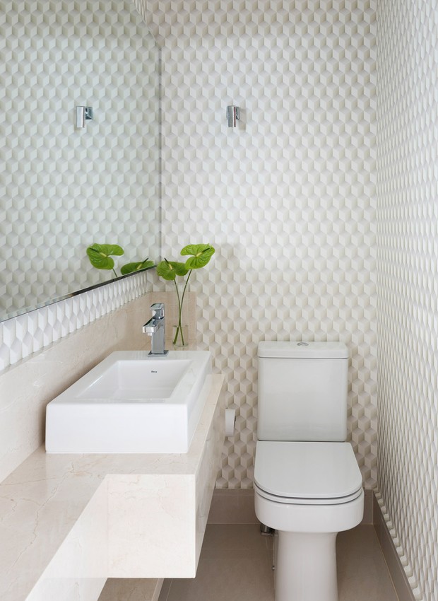 Lavabo | Atemporal, papel de parede com impressão 3D dá charme ao lavabo (Foto: Renato Navarro/Divulgação)