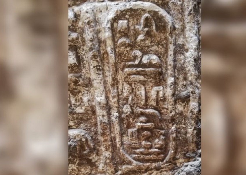 Inscrição encontrada em templo religioso egípcio (Foto: Divulgação/ Ministério das Antiguidades do Egito)
