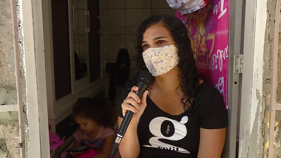 Débora Gomes, de 26 anos, é dona de casa e mãe de dois filhos — Foto: Reprodução/TV Globo