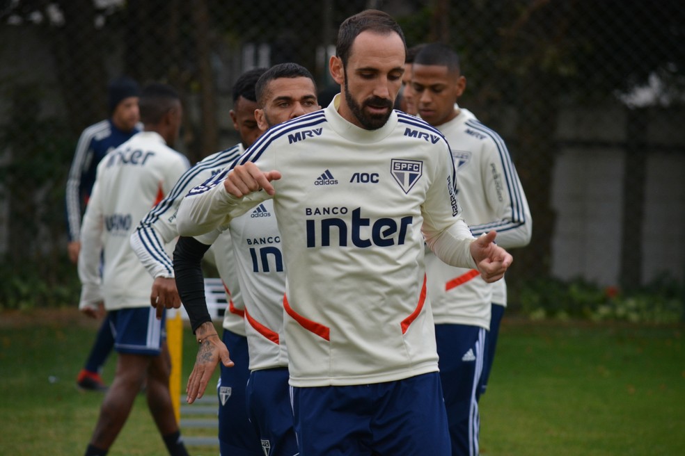 Juanfran deve ficar fora do São Paulo contra o Avaí — Foto: Alan Mendes/saopaulofc.net