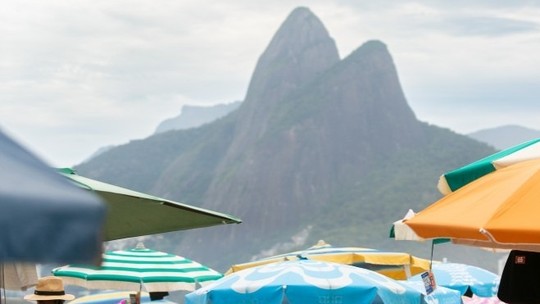 Verão 2023: sol reaparece por algumas horas e enche as praias do Rio; chuva voltou a cair no fim da tarde