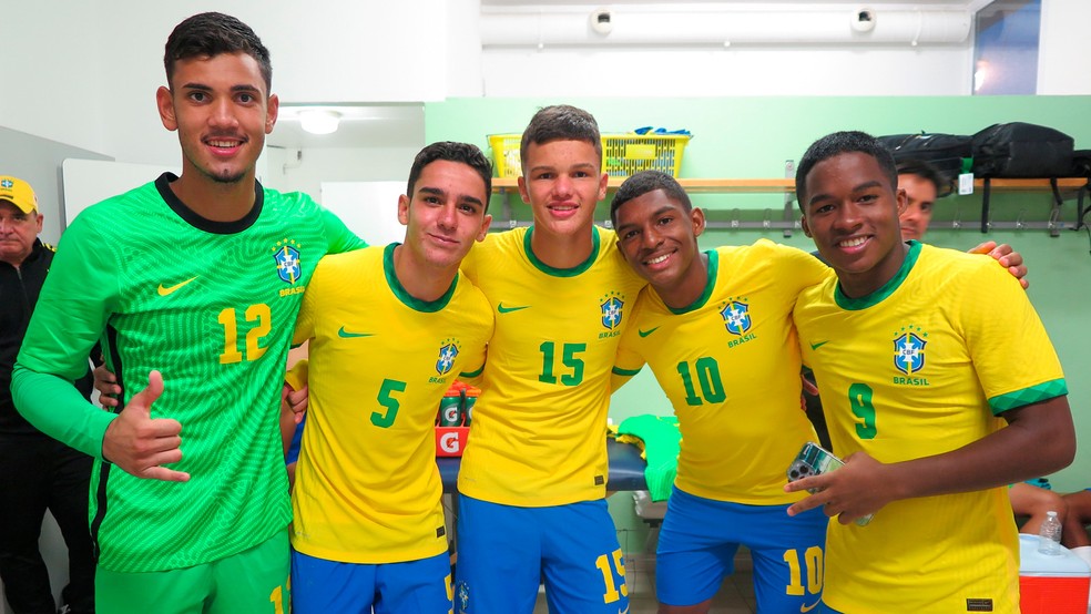 Os palmeirenses Cesar, Figueiredo, Fellipe Jack, Luis Guilherme e Endrick na Seleção — Foto: Reprodução / Twitter do Palmeiras