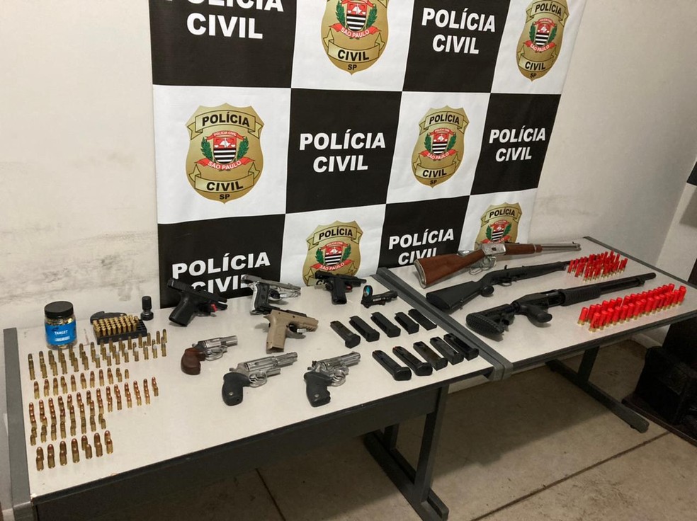 Armas e munições apreendidas pela Polícia Civil — Foto: Deinter 4/Divulgação