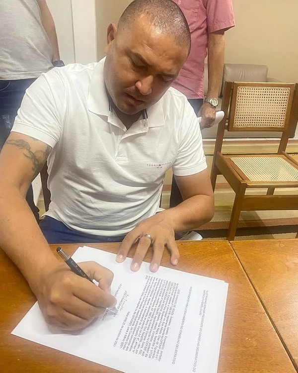 Ex-Corinthians, Souza é único candidato à presidência do América-RN