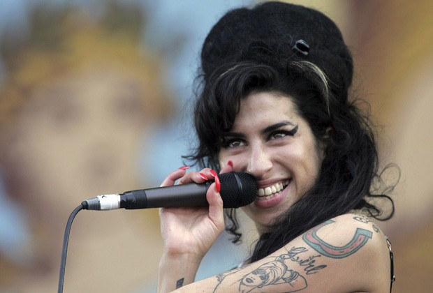 Amy Winehouse: placa para a porta com a frase: “Só grandes caras podem entrar”. (Foto: Getty Images)