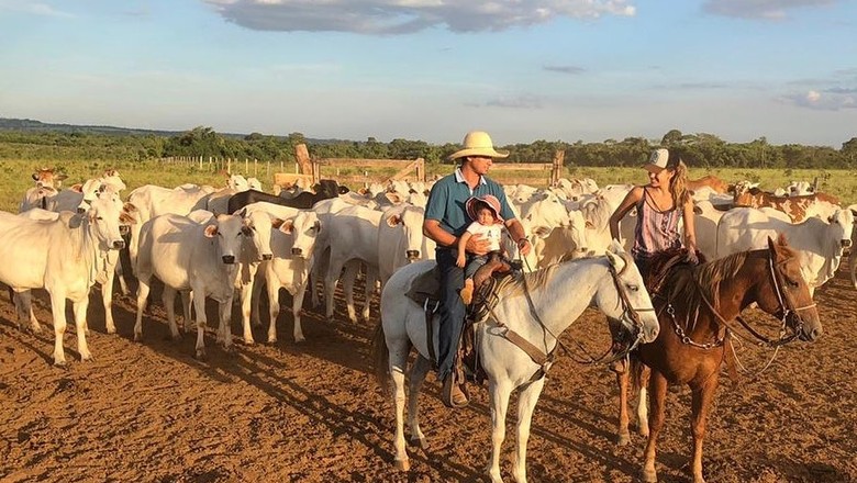 Fael Cordeiro, do BBB12, junto de sua família em fazenda no Mato Grosso do Sul (Foto: Reprodução/Instagram)
