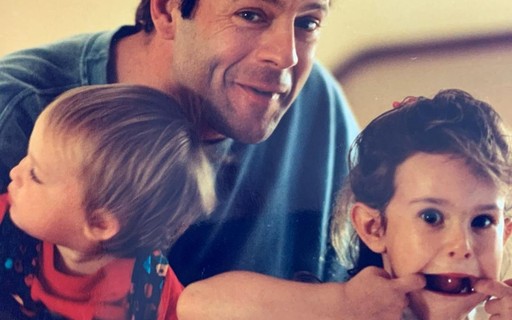 Bruce Willis ganha homenagem de filha após diagnóstico de afasia: "Amo rir com você"