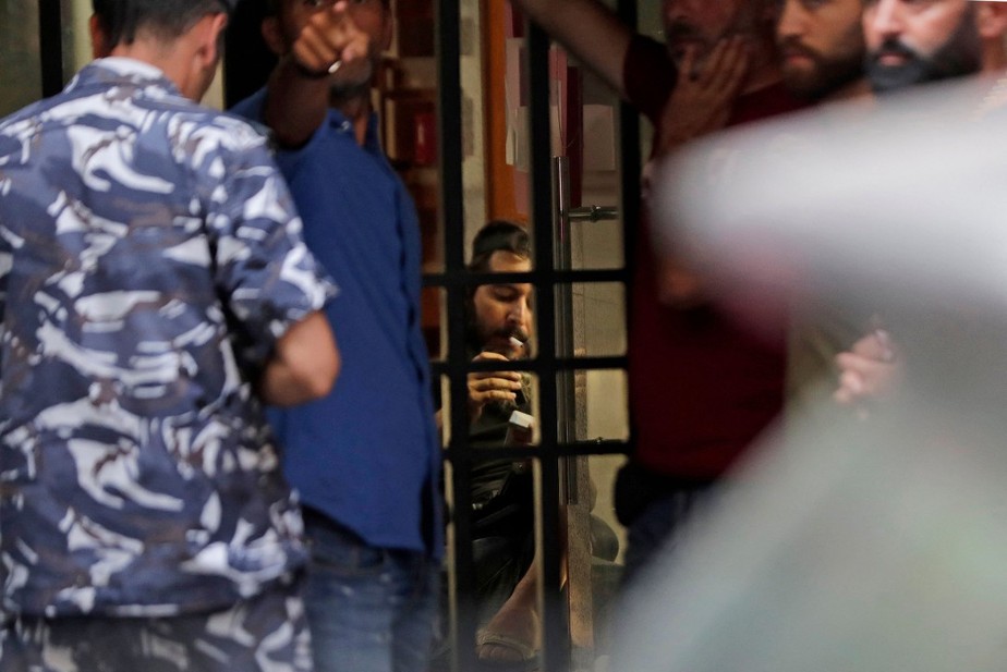 Homem armado fez reféns em banco no Líbano