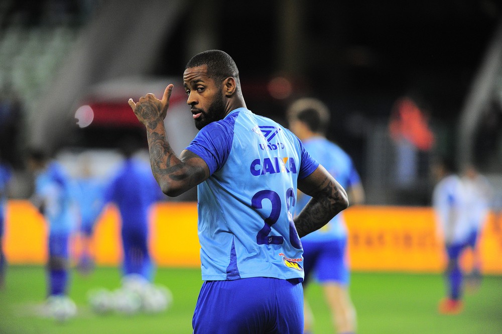 Boca, suspensão e desgaste: o que pesa na escalação do Cruzeiro para o clássico no Mineirão