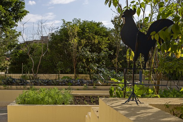 Casa ganha terraço com horta, churrasqueira e área de estar (Foto: Julia Ribeiro )