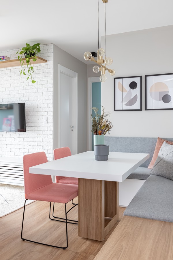53 m² organizados com móveis sob medida e decorados com tons pastel (Foto: Monica Assan ) 53 m² organizados com móveis sob medida e decorados com tons pastel (Foto: Monica Assan )