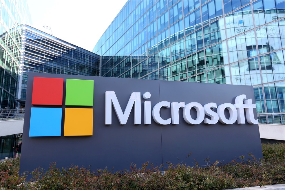A Microsoft se posicionou contra a invasão da Ucrânia; o governo do país é cliente da companhia de tecnologia. — Foto: REUTERS/Charles Platiau