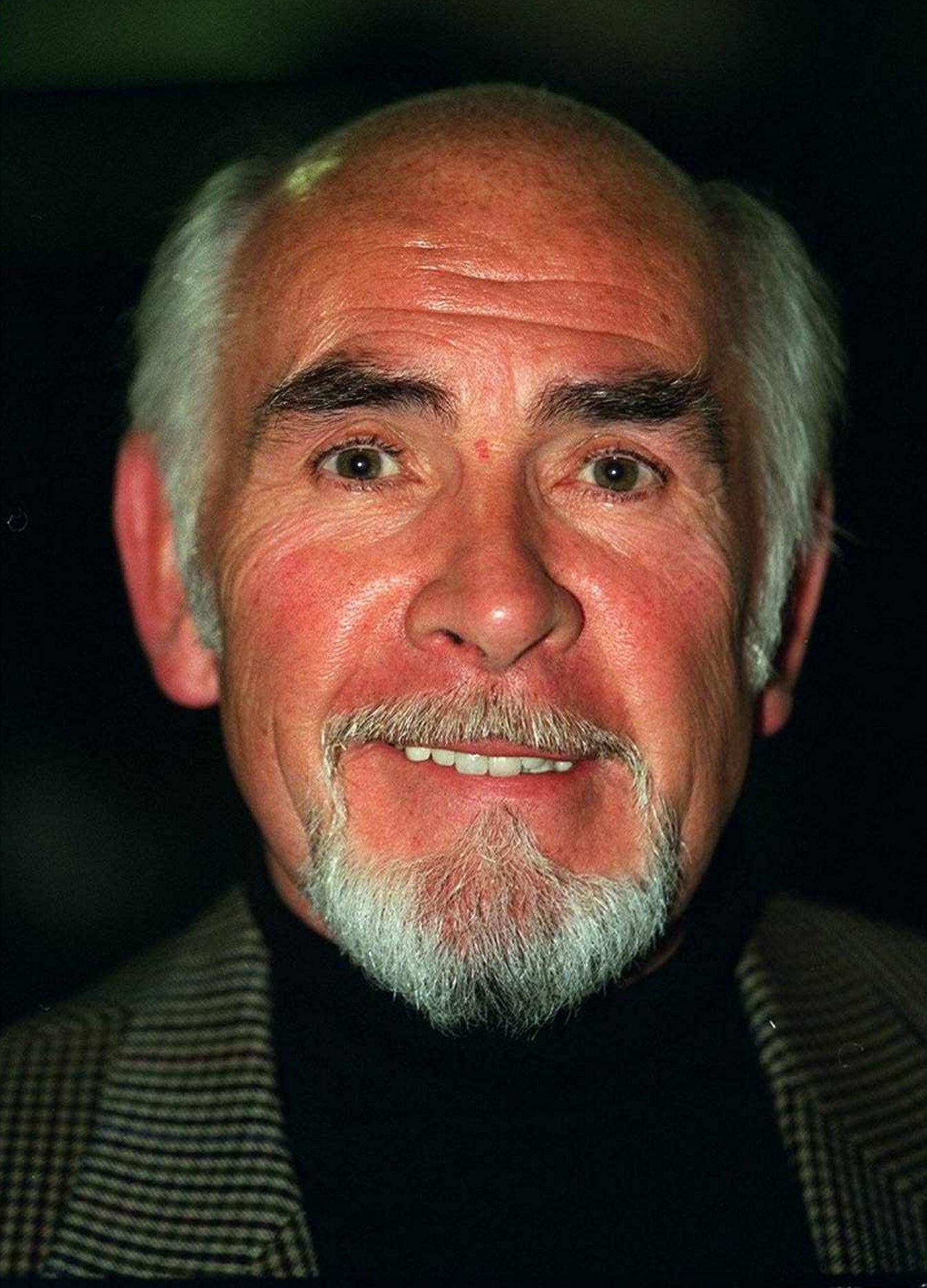 Neil Connery brother of actor Sean Connery with beard April 1997 (Photo by mirrorpix/Mirrorpix/Mirrorpix via Getty Images) (Foto: Mirrorpix via Getty Images)