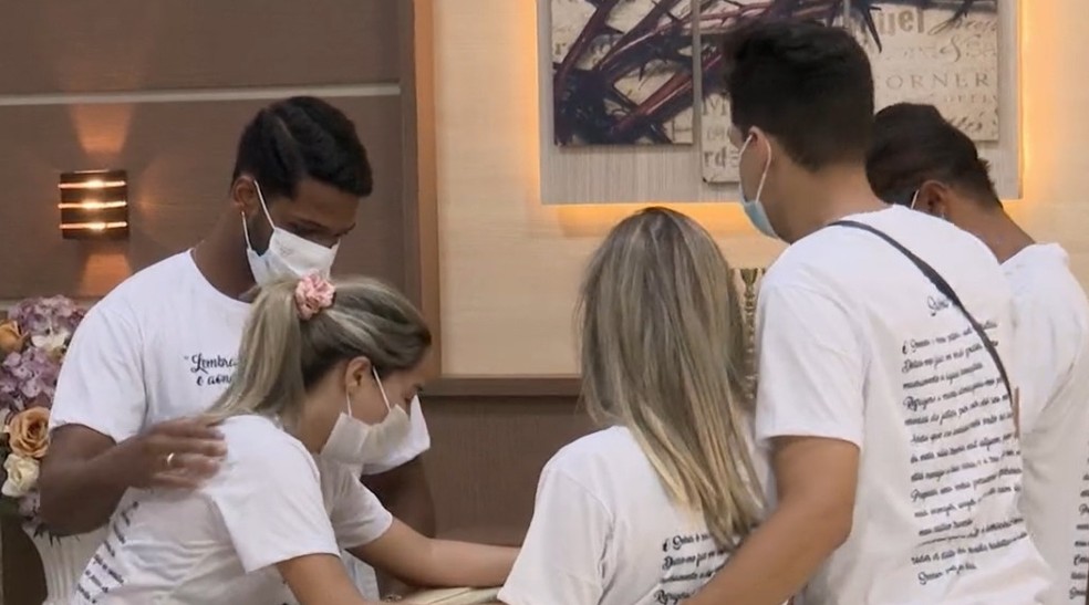 Alessandra foi enterrada nesta terça-feira — Foto: Reprodução / TV Bahia