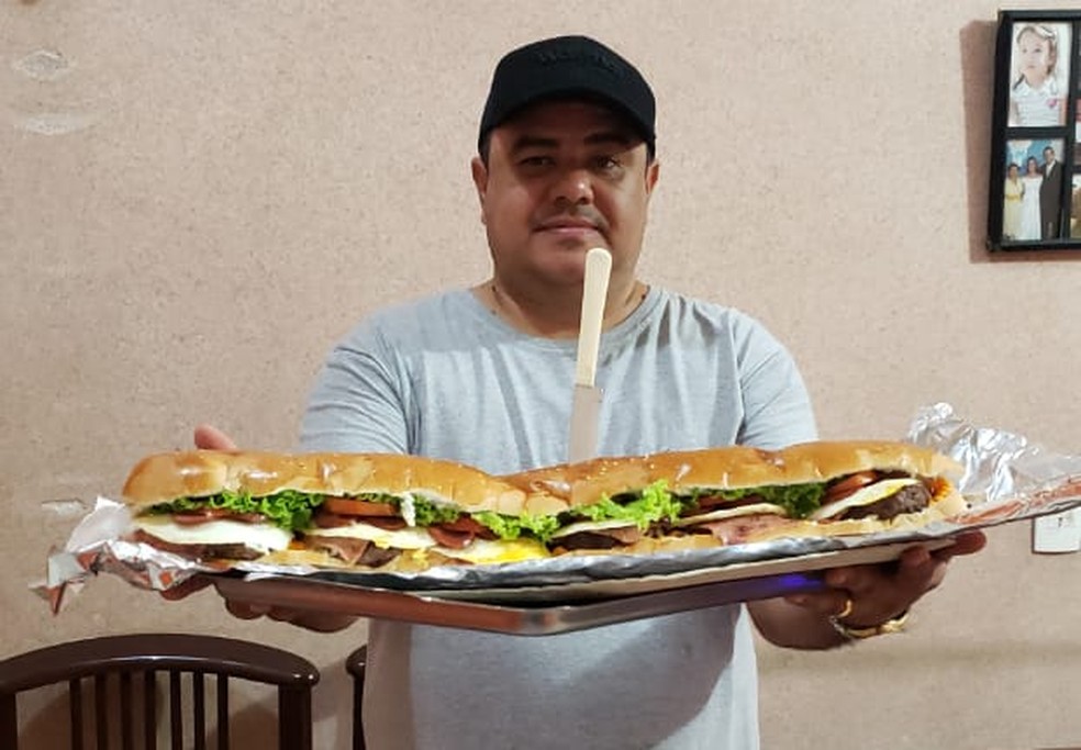 Empreendedor cria hambúrguer gigante e lanche vira sucesso em Teresina — Foto: Arquivo Pessoal
