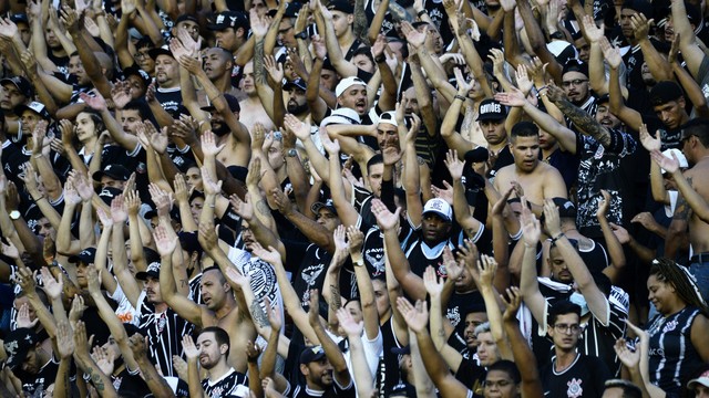 Torcida em Ituano x Corinthians