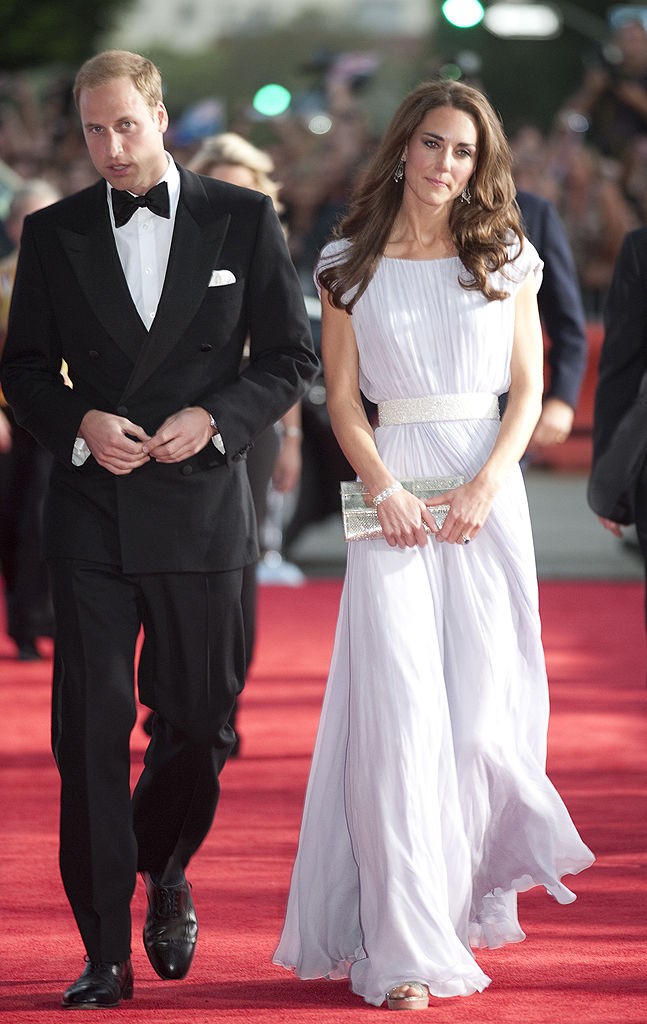 Príncipe William e Kate Middleton durante o BAFTA Awards, em 2011, quando a duquesa de Cambridge usou o vestido Alexandre McQueen pela primeira vez (Foto: Getty Images)
