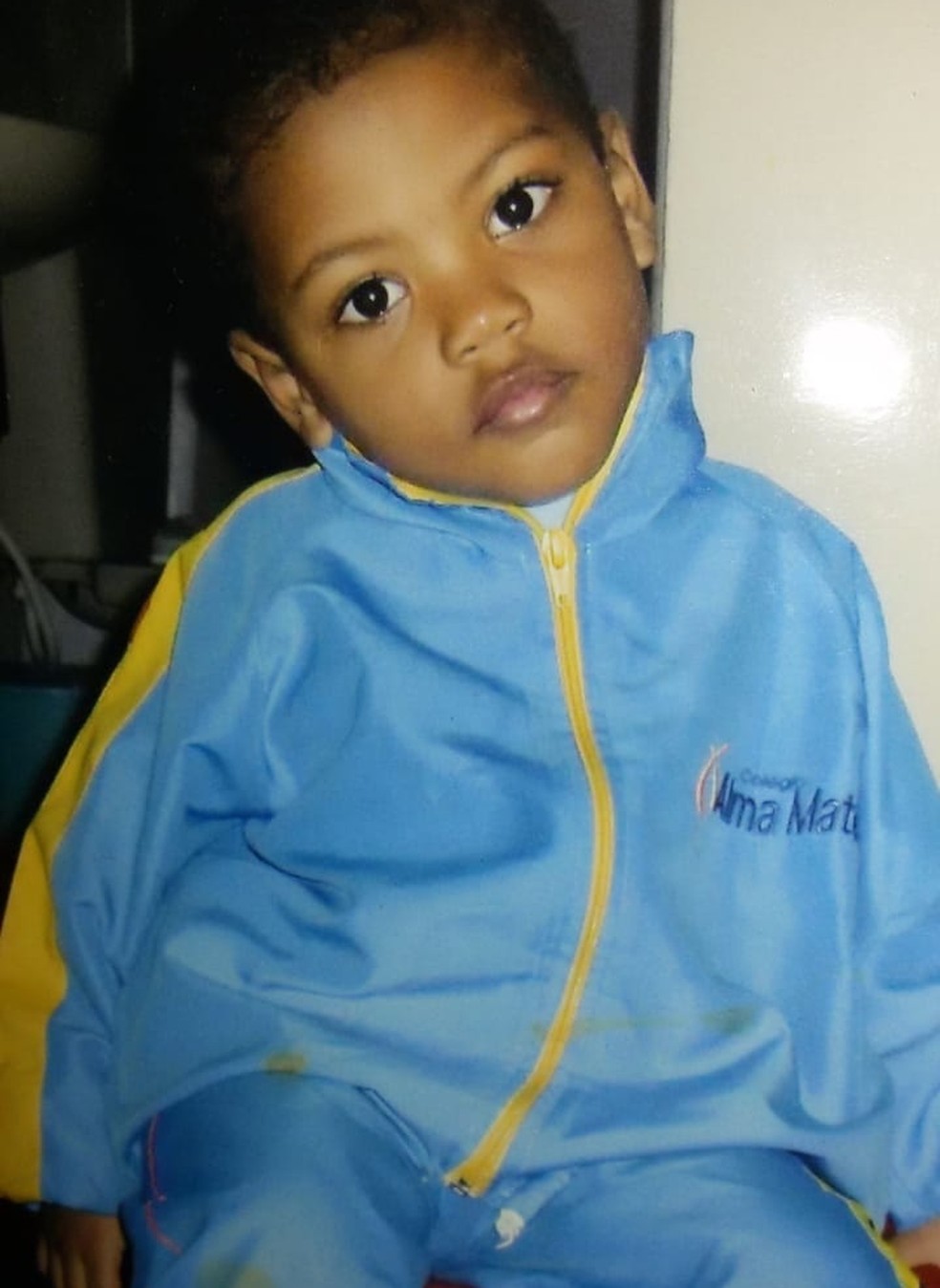 Tratamento possibilitou Andrey ficar sentado sozinho durante a infÃ¢ncia, mas apÃ³s convulsÃ£o ele perdeu o equilÃ­brio â Foto: Matilde Benvindo PorfÃ­rio/Arquivo Pessoal