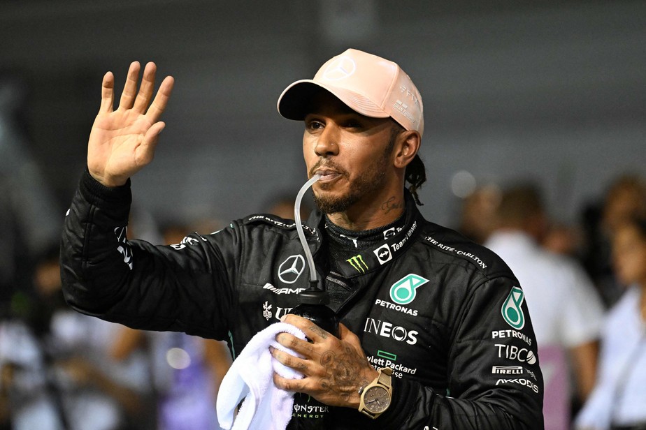 Lewis Hamilton quer ficar mais cinco anos na Fórmula 1 e negocia renovação com a Mercedes