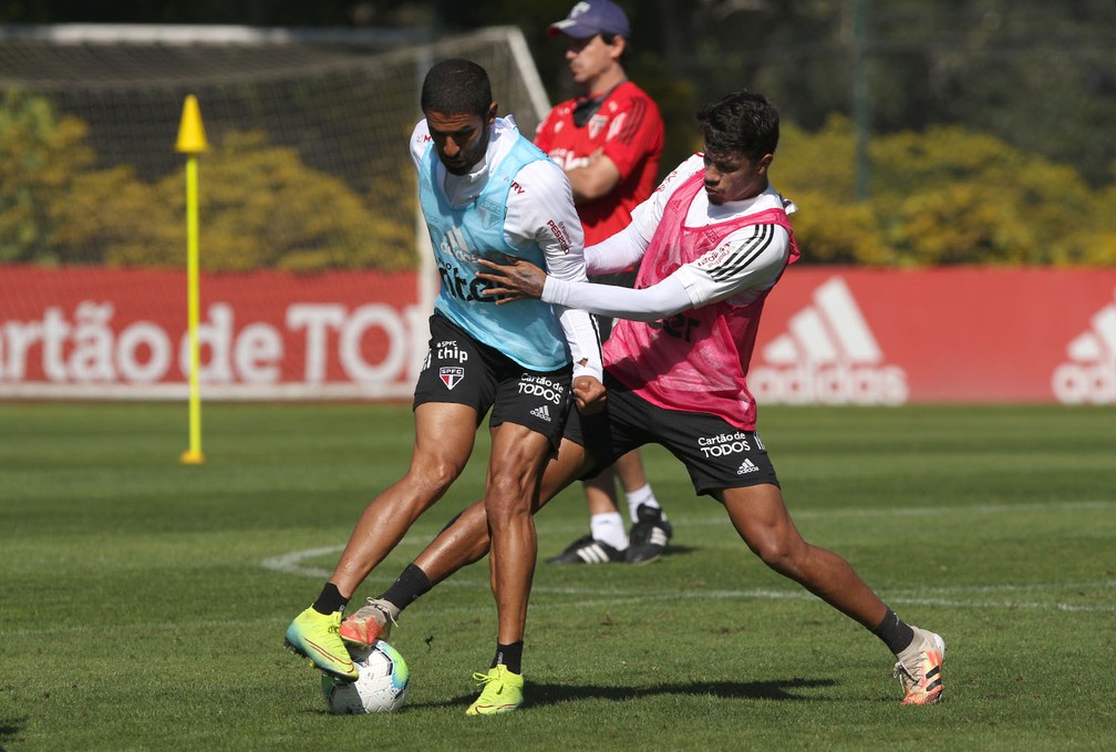 Trellez e Diego Costa em treino do São Paulo — Foto: Reprodução/Twitter
