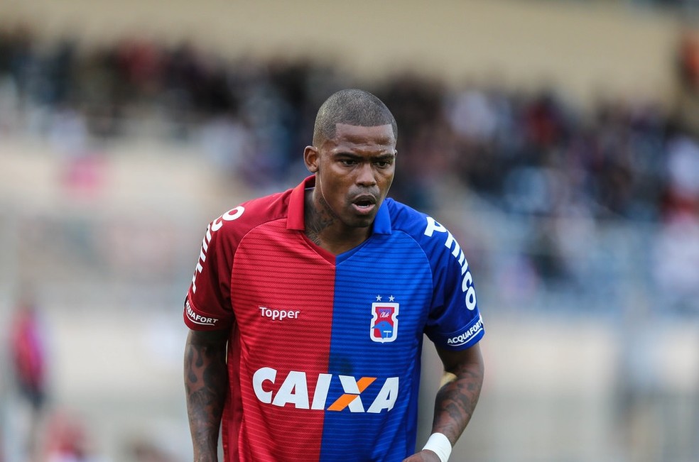 Maicosuel disputou a Série A pelo Paraná, que terminou rebaixado — Foto: Geraldo Bubniak/Paraná Clube