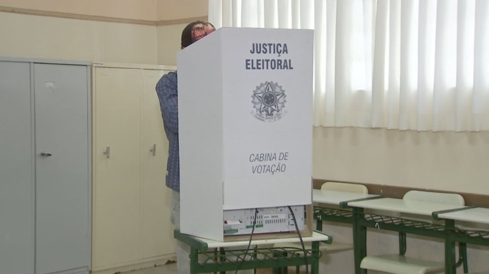 Votação foi tranquila no primeiro turno, que teve abstenção de 28% dos eleitores — Foto: TV TEM / Reprodução 