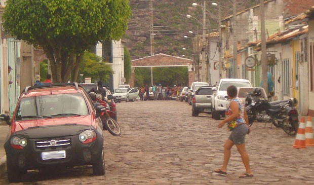 Bandidos fazem reféns em assalto a banco na cidade de Mucugê (Foto: João Oliveira de Freitas/Arquivo Pessoal)