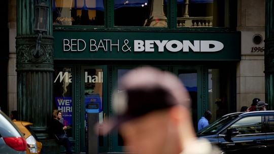 Bed Bath & Beyond encerra sessão com alta de 12,5% após comunicar fechamento de lojas