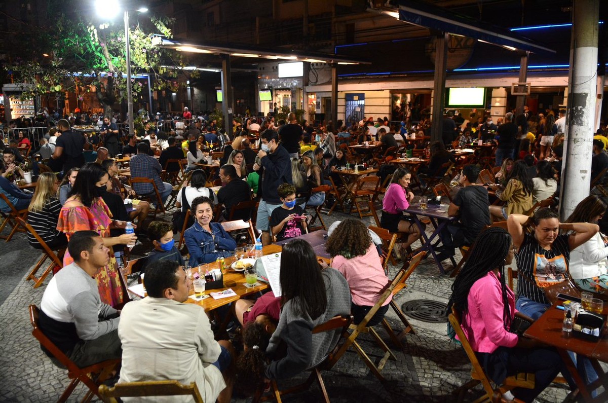 Setor de serviços avança 1,1% em julho, na 4ª alta seguida, e atinge o maior nível em cinco anos