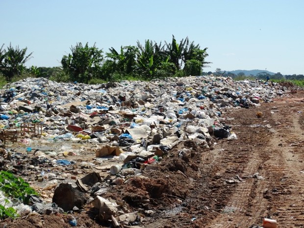 Internauta de Rorainópolis reclama de lixão a céu aberto (Foto: (Foto: Ivo Barbosa Sena/VC no G1 RR))