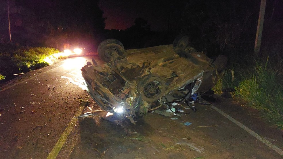 Capotamento deixou três feridos entre Tupã e Bastos — Foto: Divulga Tupã/Divulgação