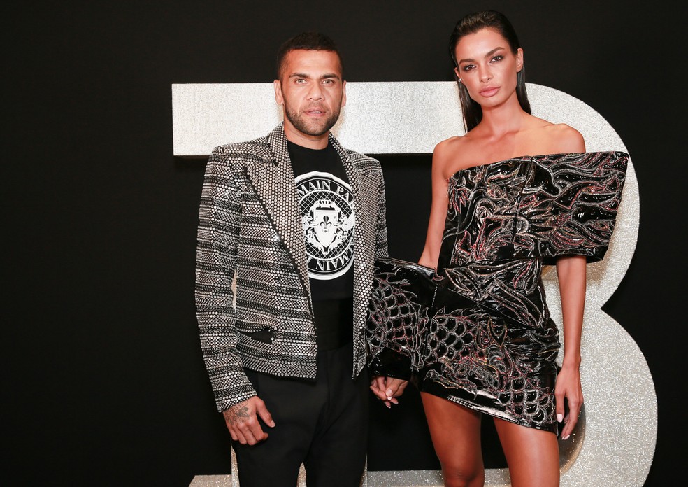 Foto de arquivo: Daniel Alves e Joana Sanz participam do lançamento da primeira loja da grife francesa Balmain no Brasil, em um shopping localizado em São Paulo — Foto: Iwi Onodera/Brazil News