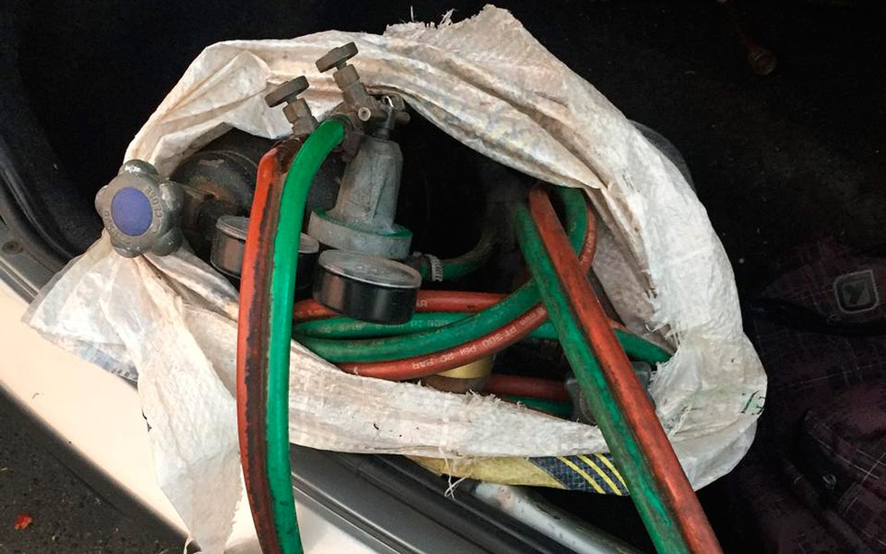 Cilindro foi encontrado com quadrilha que se preparava para arrombar caixa eletrônico em um supermercado (Foto: SSP/ Divulgação)