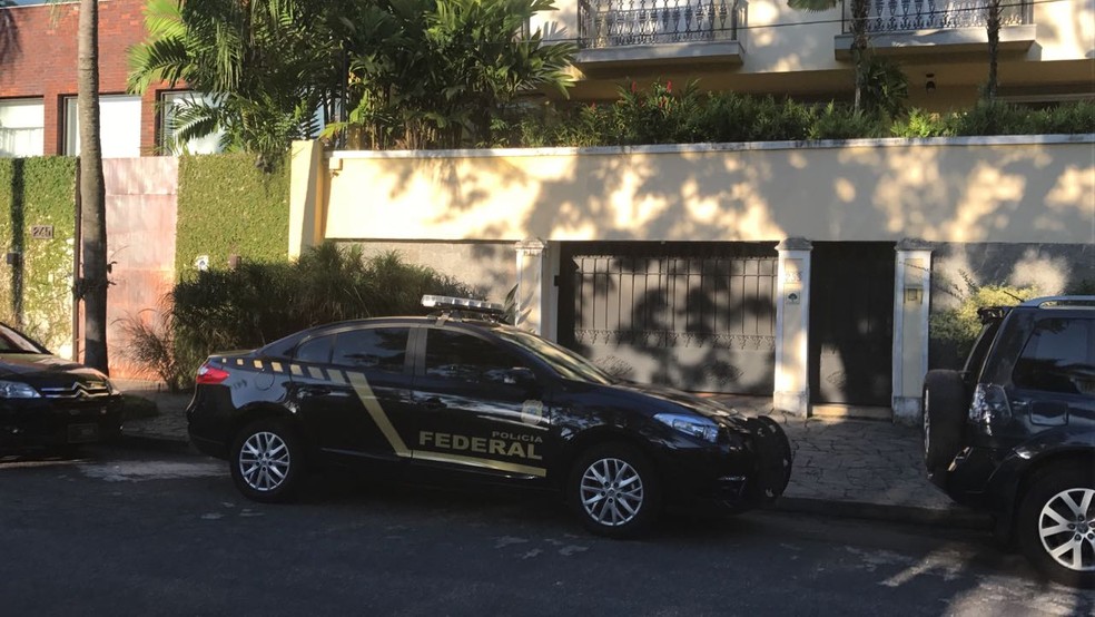 Polícia Federal chegou às 6h da manhã na casa de Carlos Arthur Nuzman (Foto: Amanda Kestelman)
