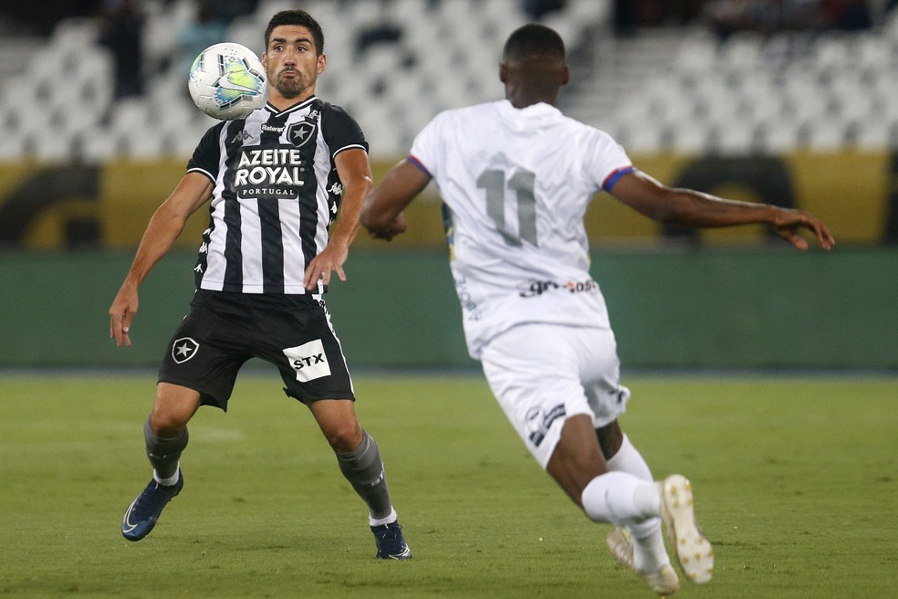 Barrandeguy alterna titularidade com Fernando — Foto: Vitor Silva/Botafogo