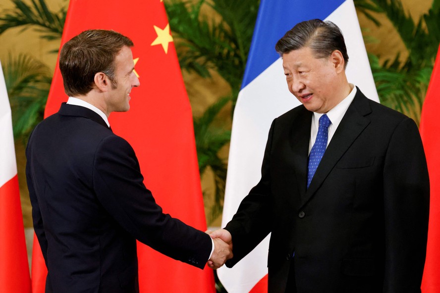 Xi e o presidente francês Emmanuel Macron na cúpula do G20: múltiplos encontros bilaterais
