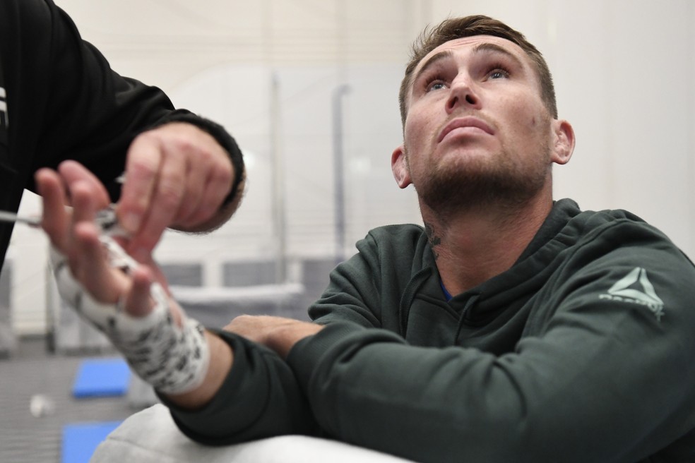 Darren Till antes da luta contra Robert Whittaker: lutador inglês rompeu o ligamento coletareal medial do joelho — Foto: Mike Roach/Getty Images