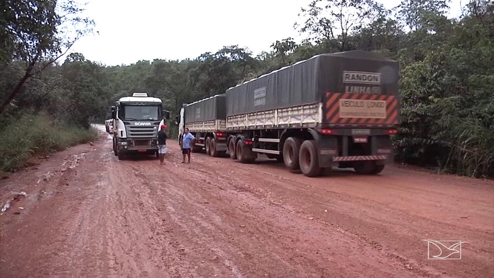 Tomada por buracos, MA-006 causa prejuízo a caminhoneiros no Maranhão | Maranhão | G1