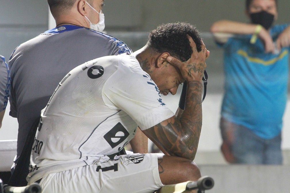 Marinho tem lesão na coxa e deve desfalcar o Santos em decisão