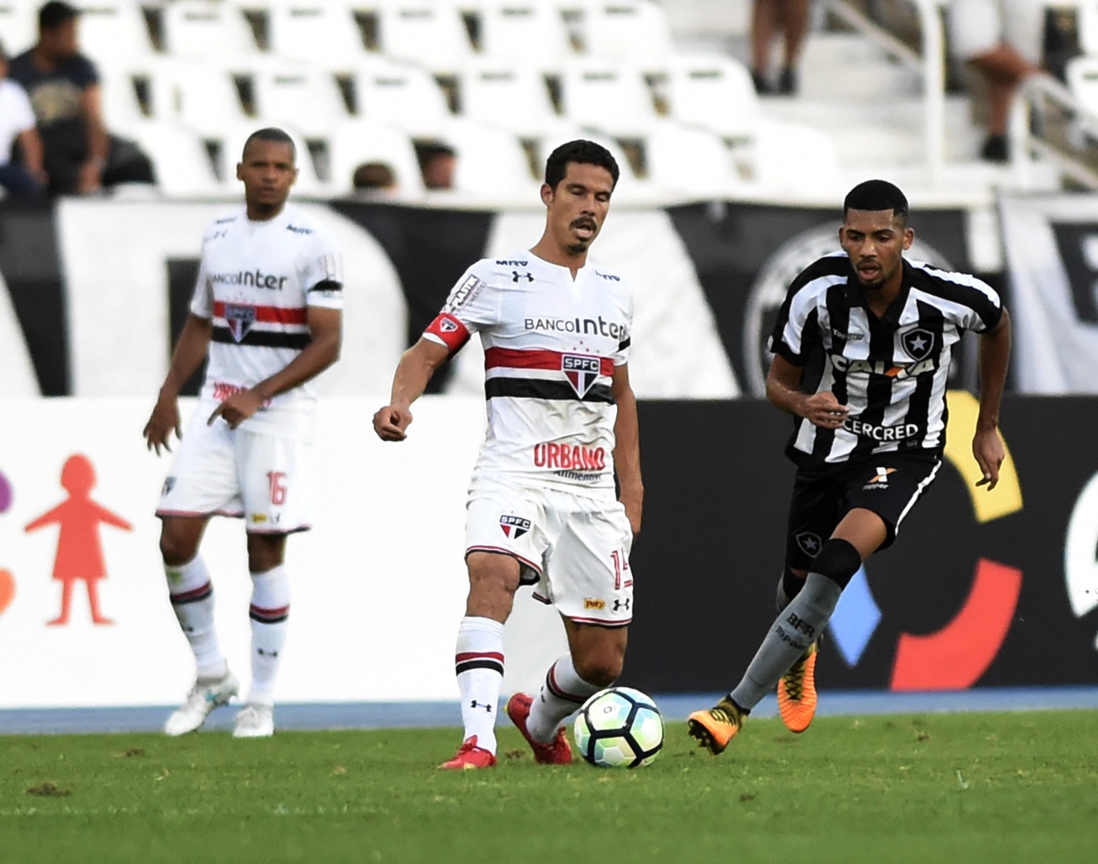 Renan Ribeiro falha feio, Cueva vacila, mas estreantes brilham; confira as atuações