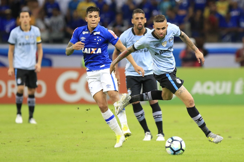 Grêmio se recupera, vira líder e busca mais uma vitória contra o Cruzeiro