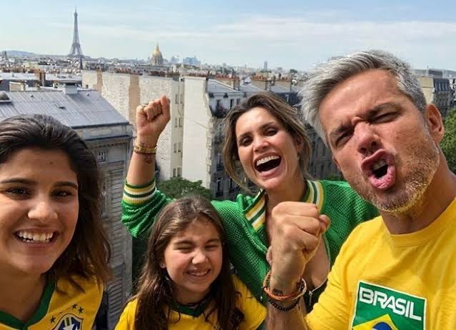 Flávia Alessandra e Otaviano Costa com as filhas, Giulia e Olivia — Foto: Reprodução/Instagram
