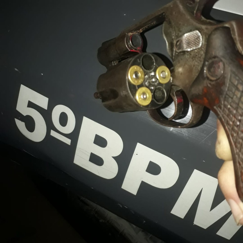 Arma foi apreendida com os suspeitos, pela PM, em Natal &acirc;Â€Â” Foto: PM/Divulga&Atilde;&sect;&Atilde;&pound;o